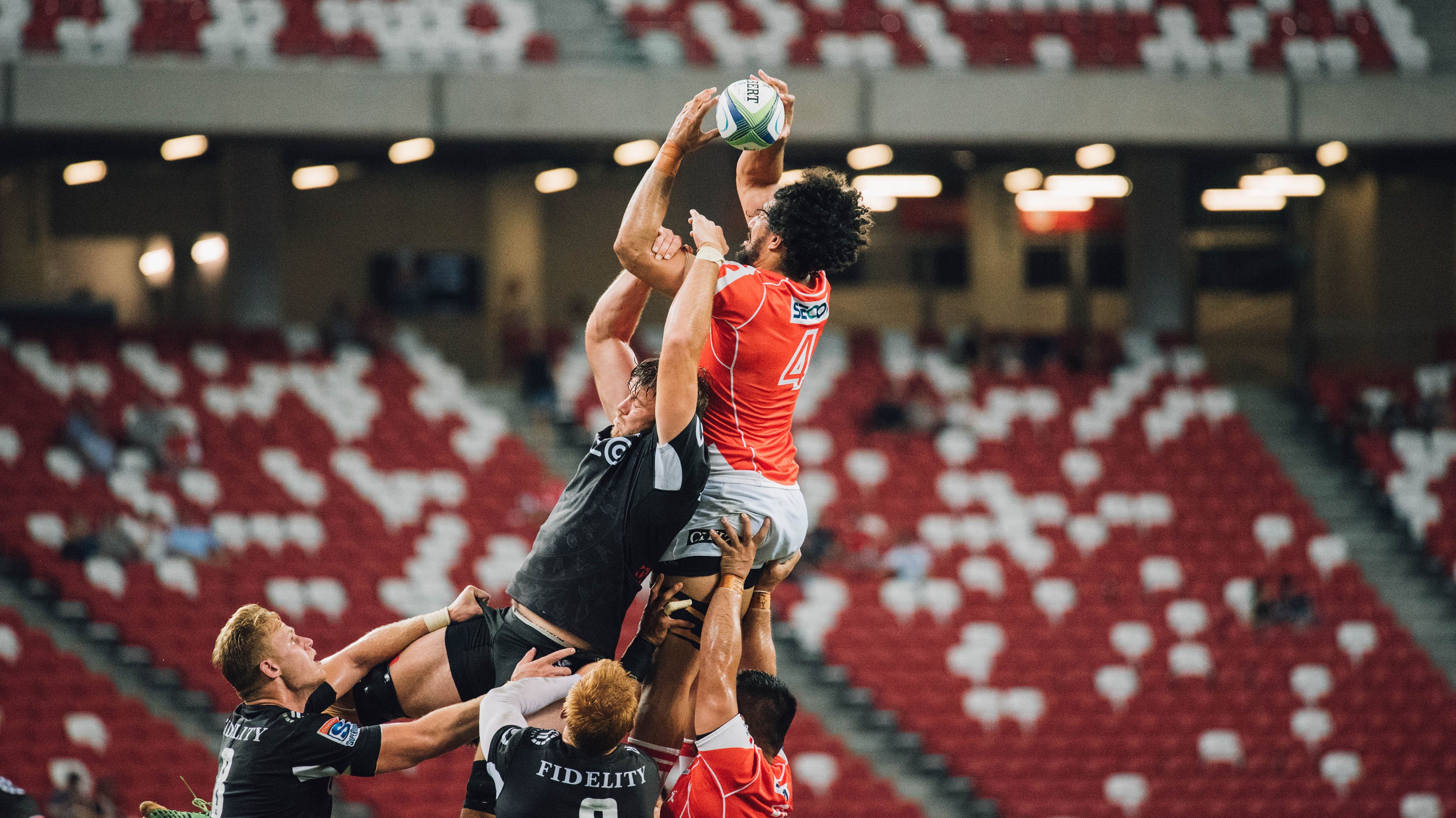 亚当斯的尴尬时刻：向沃尔特马德喷垃圾话，却意外被他的友善击中